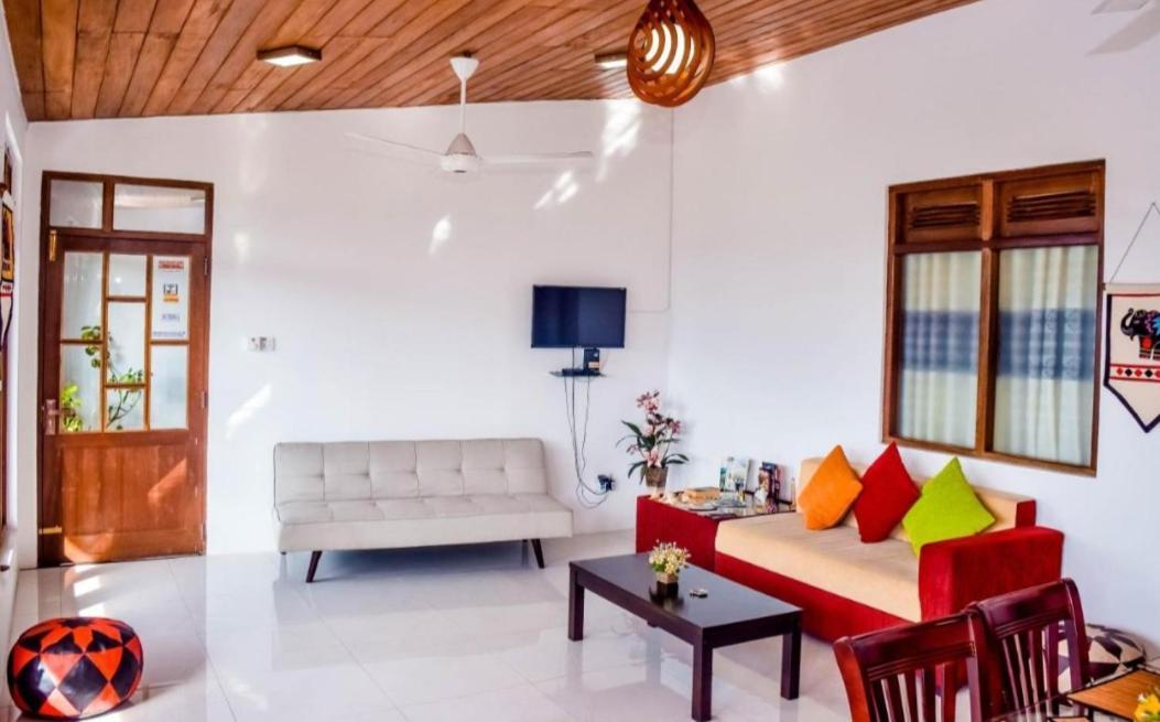 Saru Holiday Apartment - Up To 6 Guests Κάντι Εξωτερικό φωτογραφία